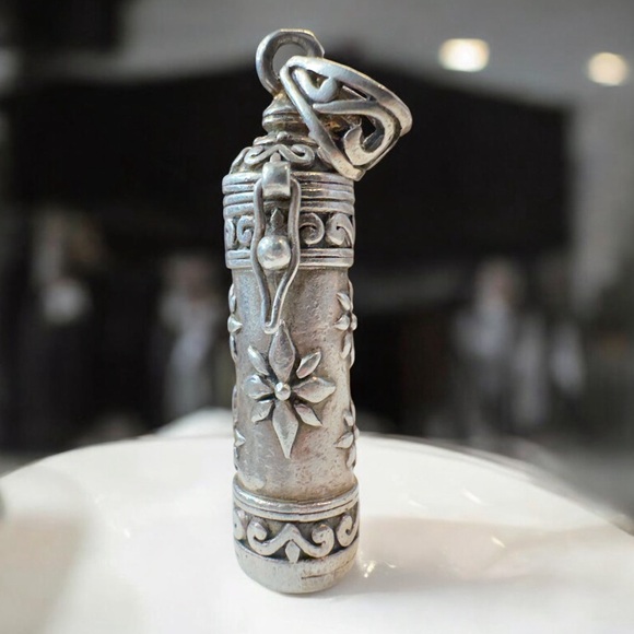 Jewelry - Sterling Silver Prayer/Poison Vial Locket Pendant